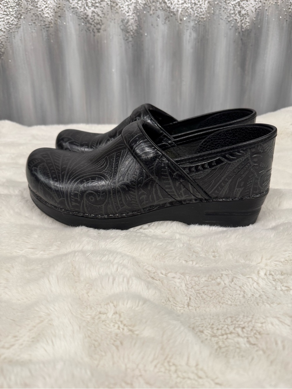 Dansko Professional Tooled Black Clog With Design - Picture 2 of 9